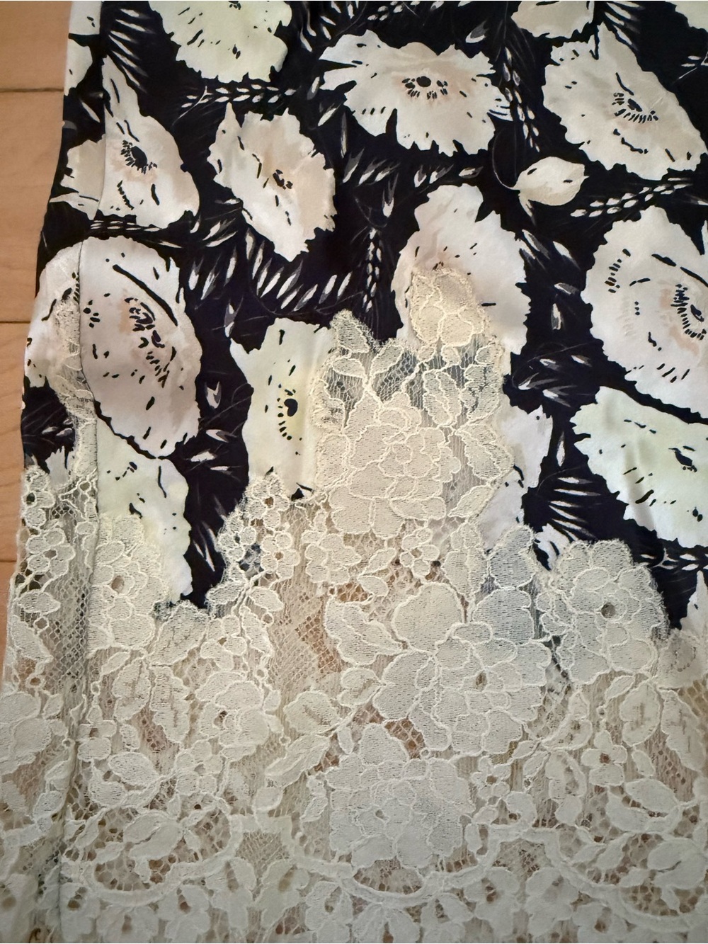 DÔEN ELOWETTE Skirt Noir Fleurs D’Anemone Floral Lace-Hem skirt size XL NWT - Picture 7 of 9